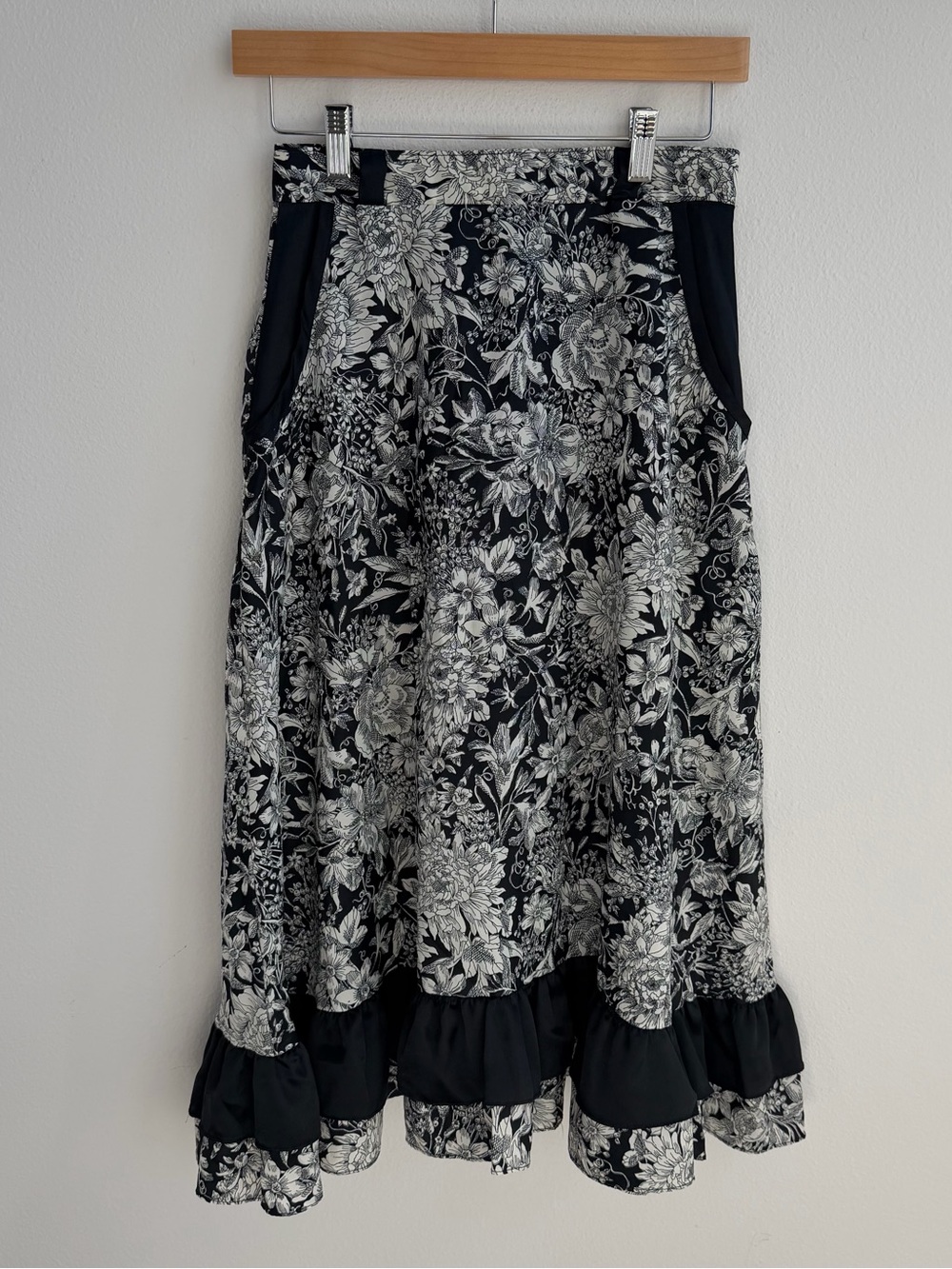 Vintage Black White Floral Ruffle Hem Maxi Skirt Boho